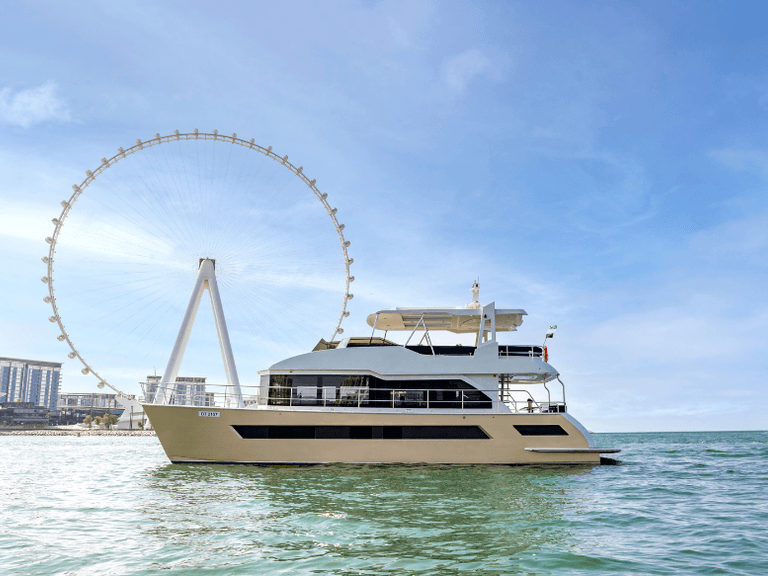 Sharing Yacht Tour Nightlights