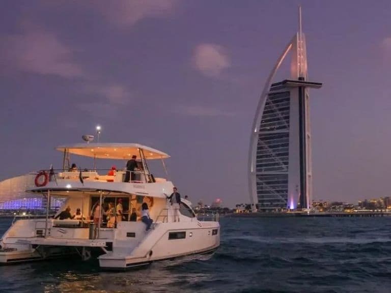 Sharing Yacht Tour Moonlight